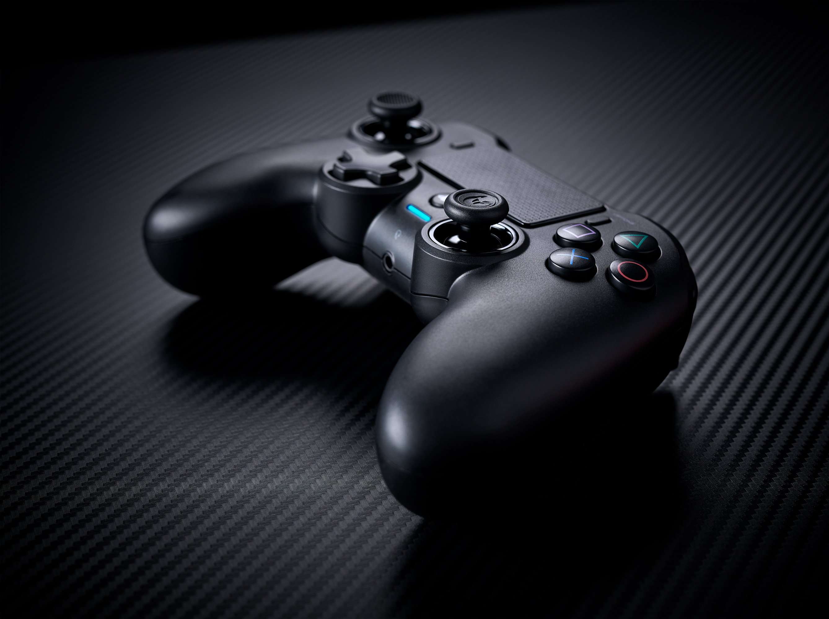 Nacon presenta l’Asymmetric Wireless Controller per PlayStation 4