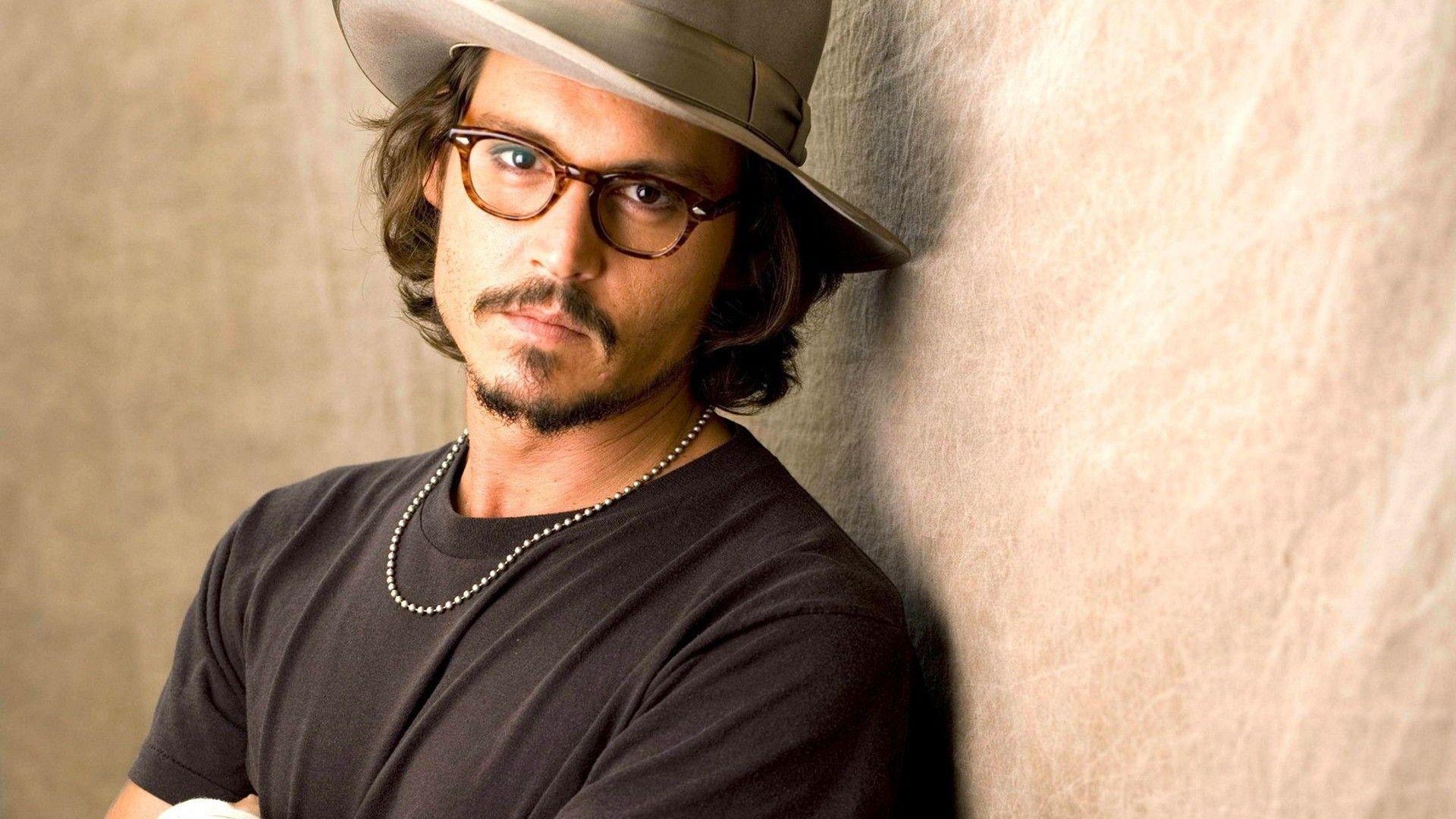 Johnny Depp è stato licenziato dalla Warner. Animali Fantastici 3 slitta al 2022